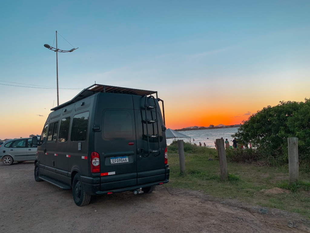 Como é viver dentro de um motorhome no Brasil (o que ninguém te conta)
