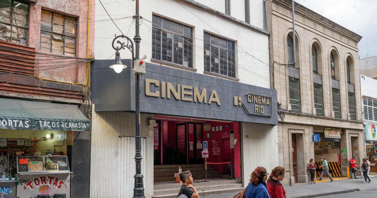Descubra os melhores cinemas em Florianópolis, média de preços, melhores dias e onde assistir O Diabo Veste Prada nas telonas.