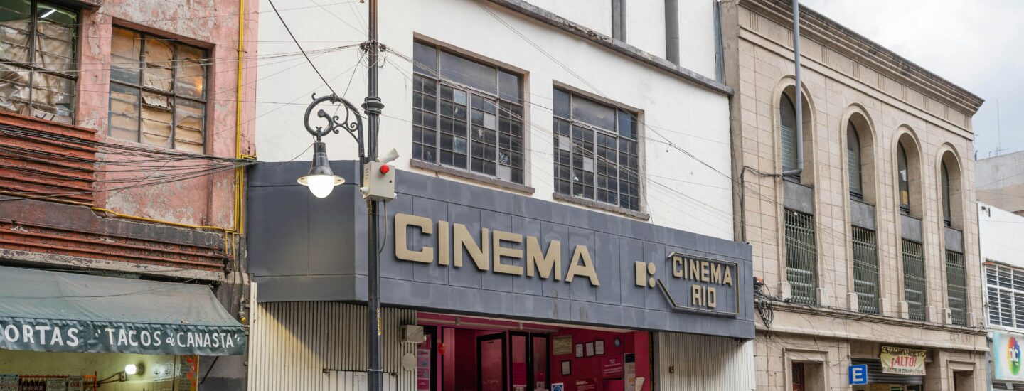 Descubra os melhores cinemas em Florianópolis, média de preços, melhores dias e onde assistir O Diabo Veste Prada nas telonas.