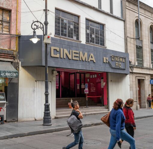 Descubra os melhores cinemas em Florianópolis, média de preços, melhores dias e onde assistir O Diabo Veste Prada nas telonas.