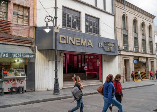 Descubra os melhores cinemas em Florianópolis, média de preços, melhores dias e onde assistir O Diabo Veste Prada nas telonas.