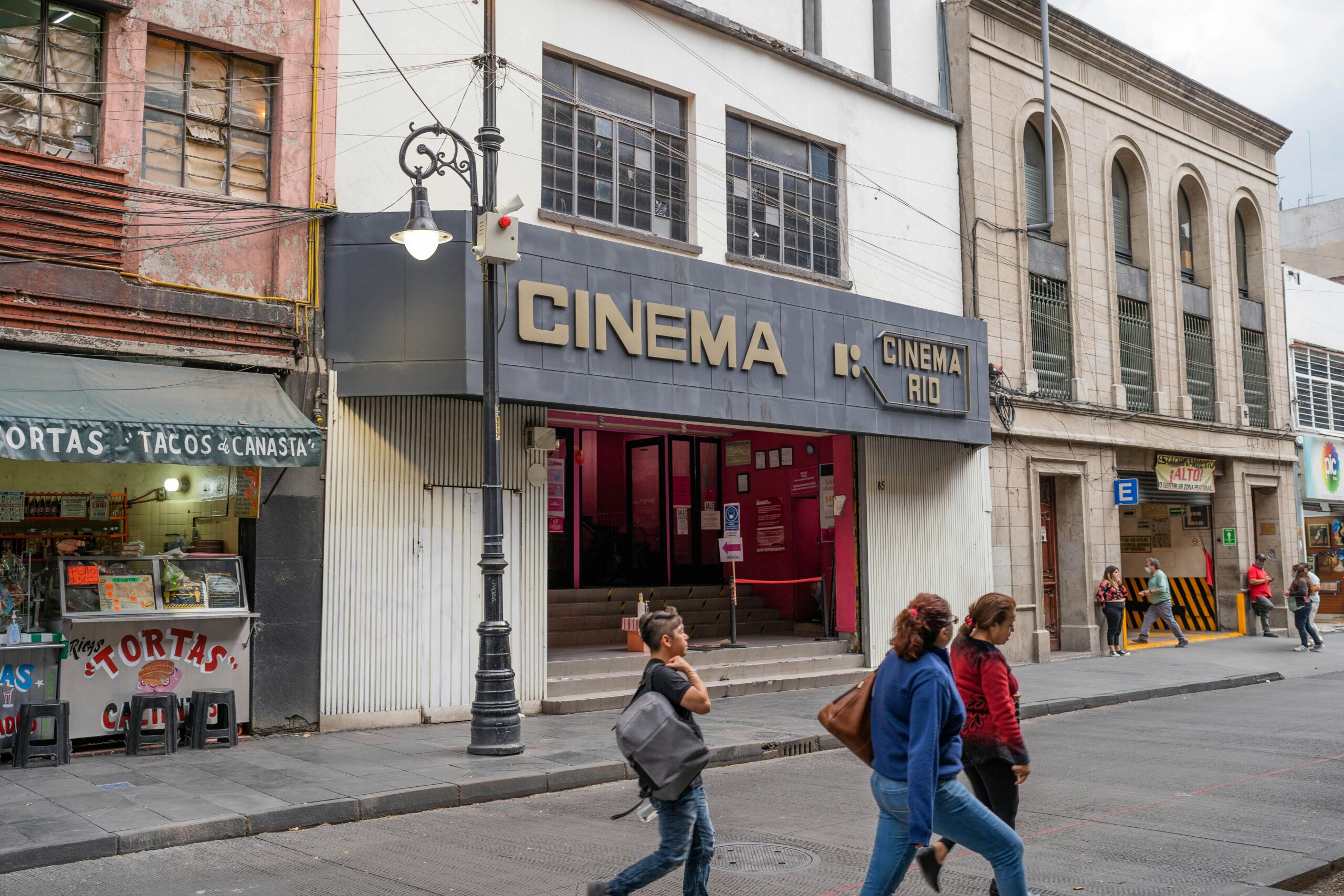Descubra os melhores cinemas em Florianópolis, média de preços, melhores dias e onde assistir O Diabo Veste Prada nas telonas.