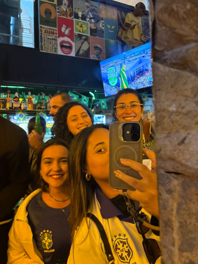 Hoje eu uso meu blog como uma prova prática do meu trabalho. Quando alguém me pergunta se eu entendo de SEO, eu não preciso responder apenas com apresentações.