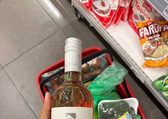 Entre vinhos, semijoias e conversas que fazem a gente crescer