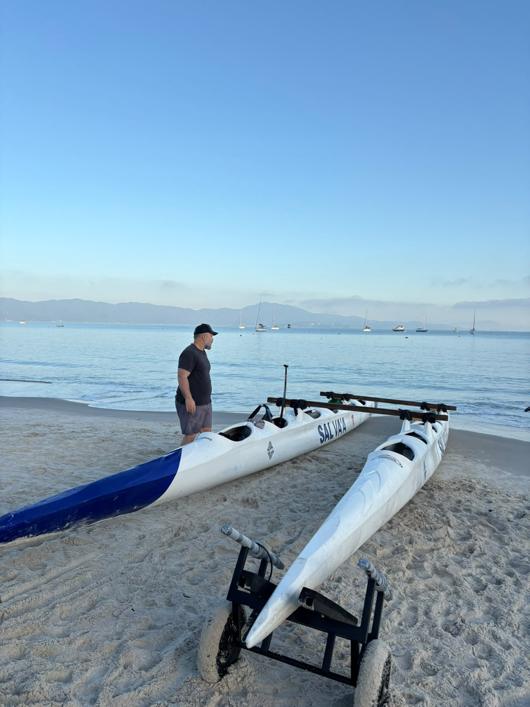 Canoa Havaiana em Florianópolis: minha experiência remando até a Ilha do Francês
